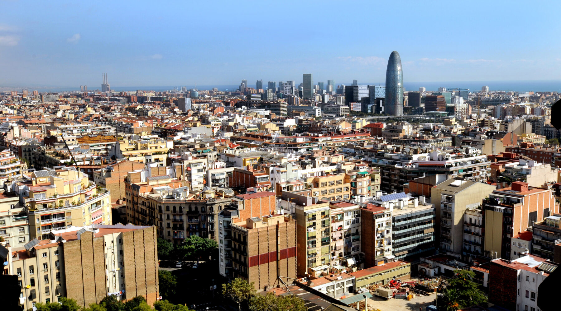 The fifteen-minute city, tested on foot
